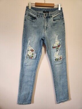 Joseph Ribkoff Pearl Floral Embroidered Distressed Denim Embellished Jeans Sz 6